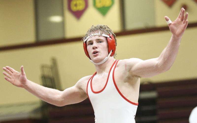 Lisbon's Cael Happel downs nation's No. 2-ranked wrestler for title at Independence