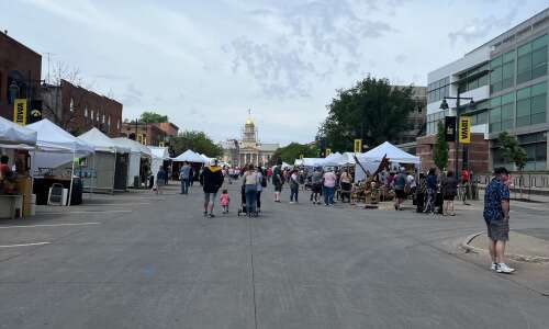 Iowa Arts Festival attracts visitors to downtown Iowa City