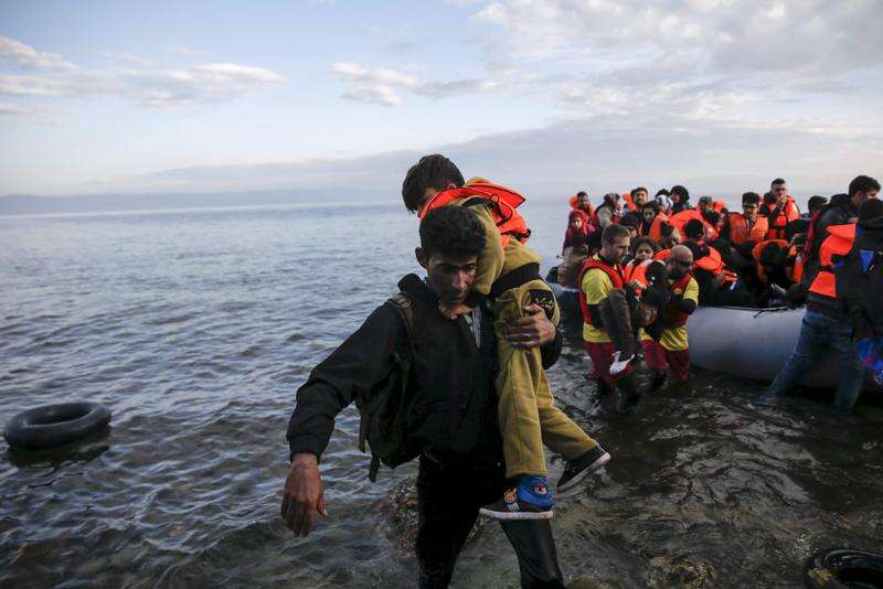 Branstad joins other governors halting immigration efforts for Syrian refugees