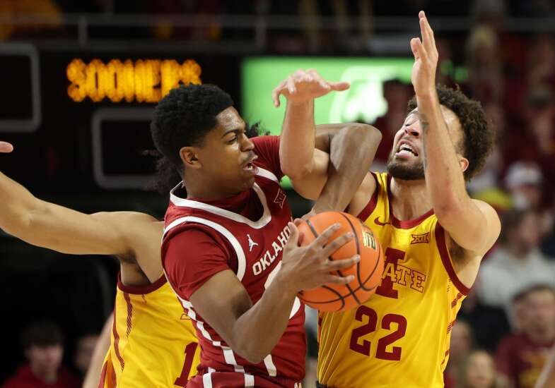 Iowa State collapses in 2nd half, loses at home to last-place Oklahoma