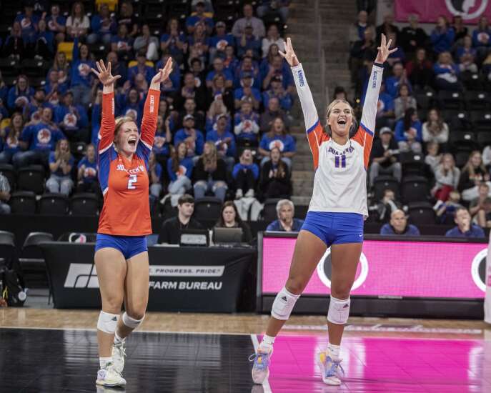Photos: Sioux Center vs. West Liberty in Class 3A state volleyball quarterfinals