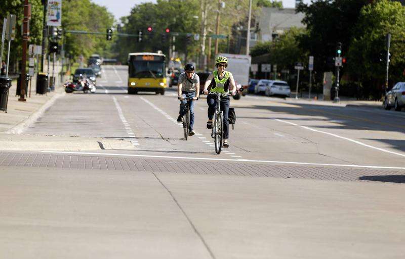 Iowa City reminding drivers not to block bike lanes 