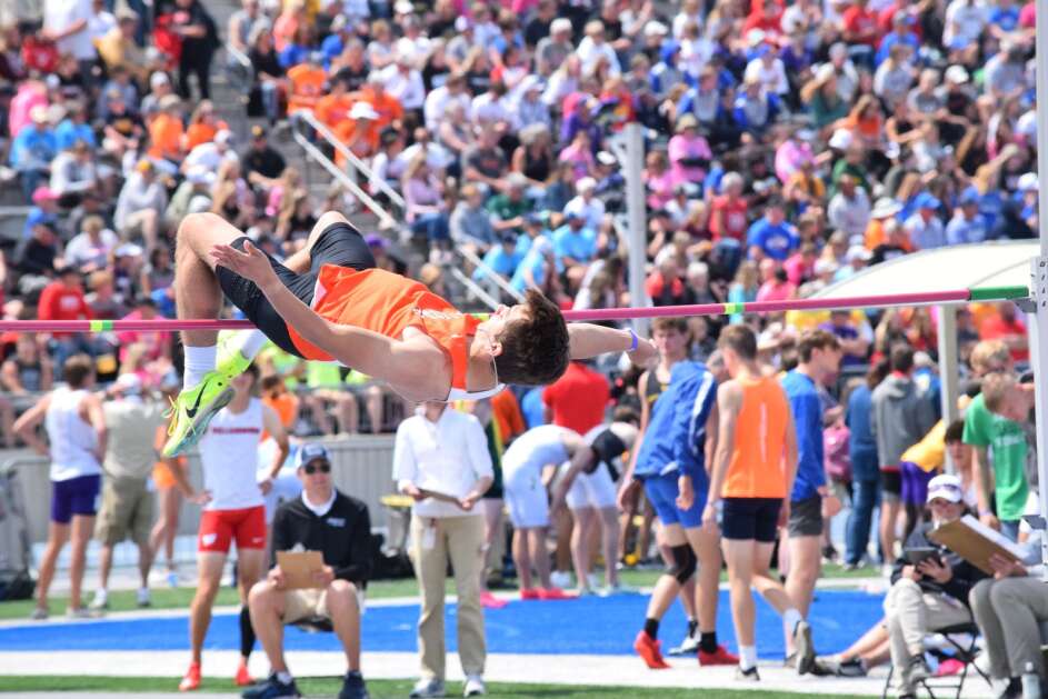 Van Buren County’s Tyler Stoltz clears 6’1 in the Class 2A boys high jump at the Iowa High School Track and Field Championship at Drake Stadium. Stoltz took seventh in the event. (Hunter Moeller/The Union)