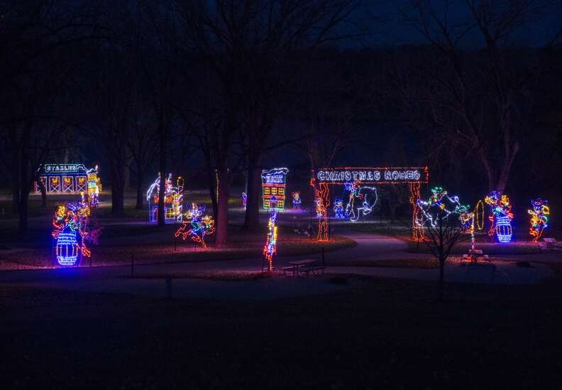 Hospice home launches first drive-thru holiday light display in Johnson County