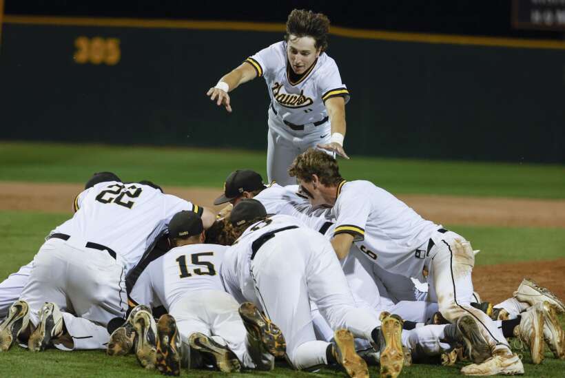 Mid-Prairie baseball team turns early pitching injury into an inspired Class 2A substate final win