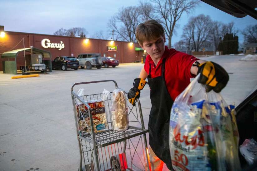 As independent grocery stores close, rural Iowa’s remaining stores pivot