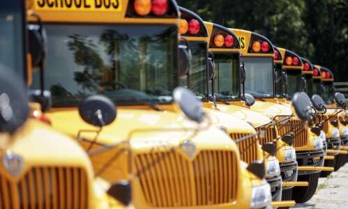 Auditor encourages districts to seek aid for energy-efficient buses