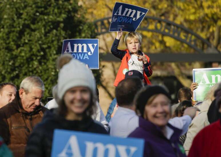 Iowa legislators Liz Mathis, Andy McKean endorse Amy Klobuchar for president