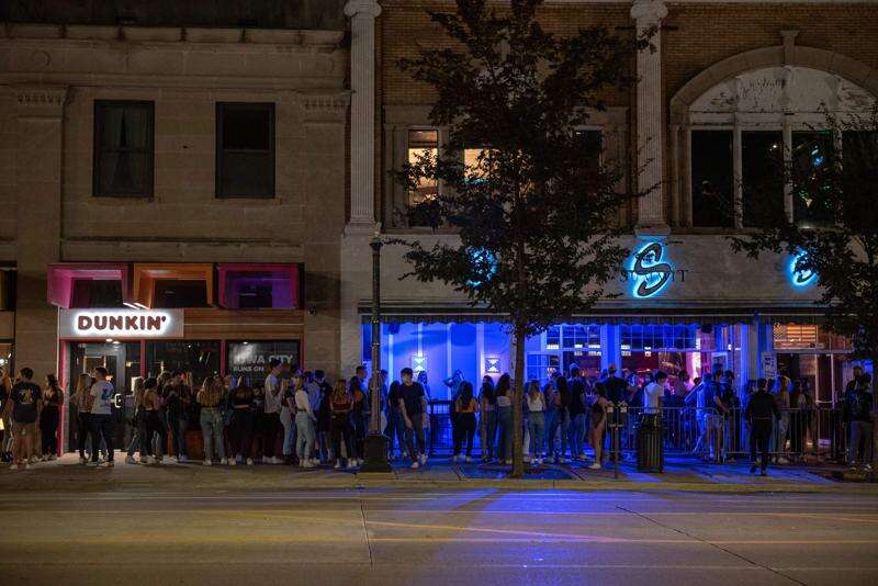 New COVID-19 cases at University of Iowa stay low, even as bars reopen