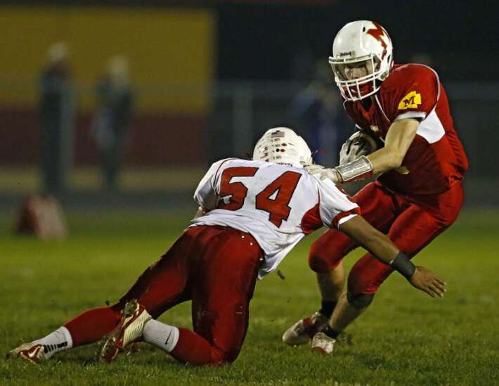 Marion's 1-2 punch on the ground rolls past Maquoketa