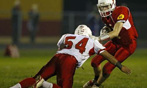 Marion's 1-2 punch on the ground rolls past Maquoketa