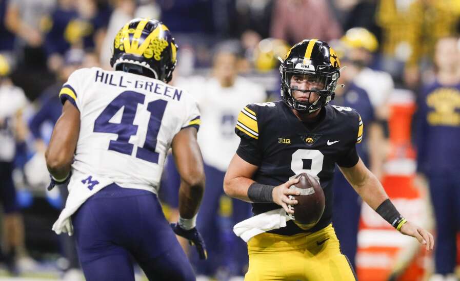 Despite 2 quarterbacks Iowa ‘can win with,’ offense didn’t do much winning against Michigan