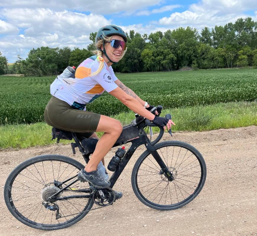 Mujer de Fairfield se esfuerza para terminar la carrera de bicicletas de grava de 150 millas