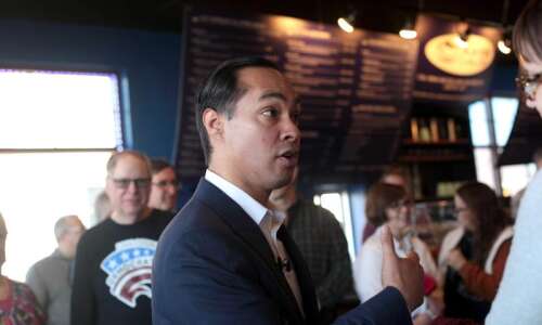 Presidential candidate Julian Castro in Hiawatha concedes he’s not the…