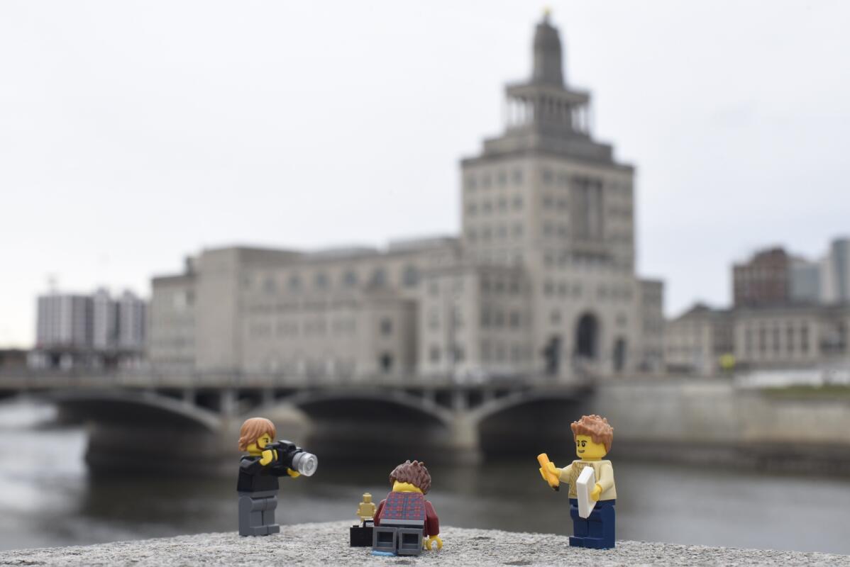 A Cedar Rapids man documents his life through Lego shows on Instagram

 | Tech Reddy