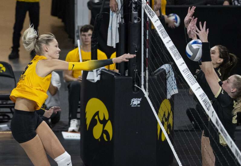 Photos: Iowa volleyball vs. Purdue