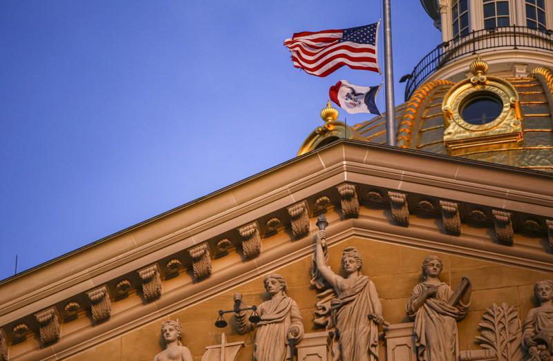 Sesi legislatif Iowa dimulai dengan nada ‘seram’