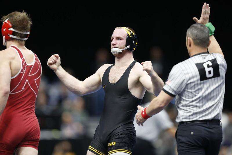 NCAA wrestling 2019: Thursday's Iowa results, team scores and more