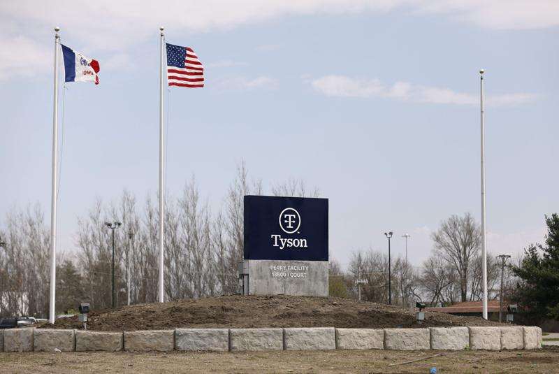 Regulators sat on complaint as outbreak at Iowa pork plant grew