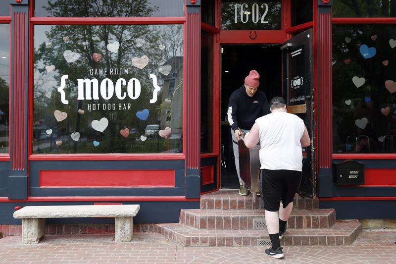 Iowa restaurants scramble toward reopening