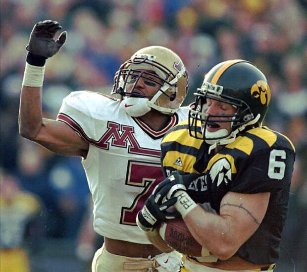 Photos: Iowa football’s original “winged” uniforms from the 1990s | The