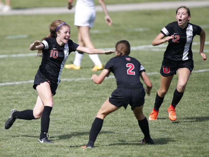 Saturday at the 2017 Iowa high school girls' state soccer tournament: Championship scores and highlights