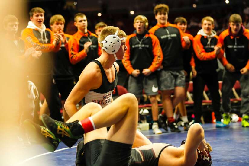 Iowa state duals wrestling tournament: West Delaware powers its way to fifth straight Class 2A final