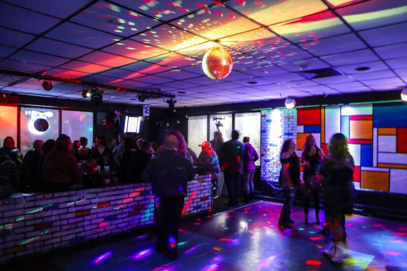 Patrons say ‘bye’ to Belle’s as Basix turns chapter as Cedar Rapids’ only LGBTQ bar