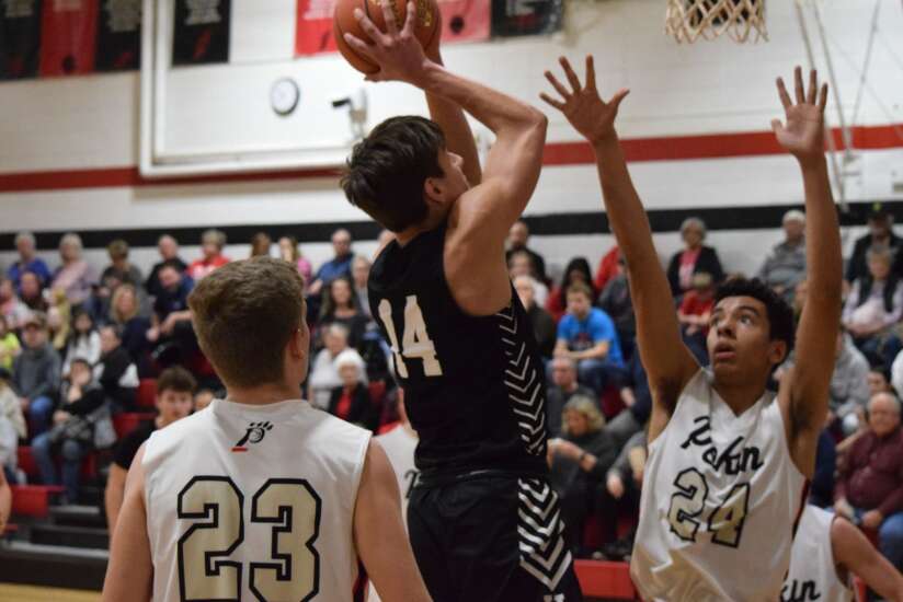 Pekin edges Hillcrest Academy in wire-to-wire matchup
