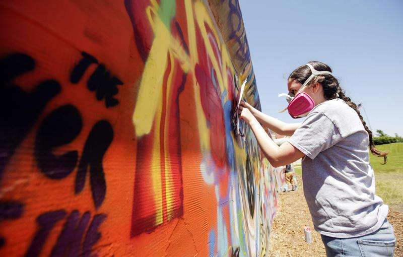 Street artist helps chronicle fall of communism