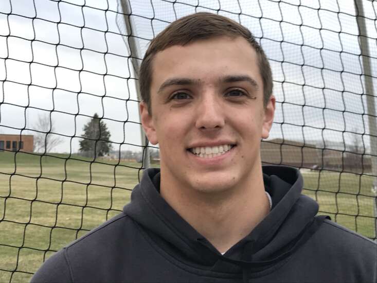 Linn-Mar’s McKade Jelinek betters his state best in the discus