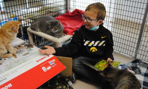 Stewart students read stories to pets