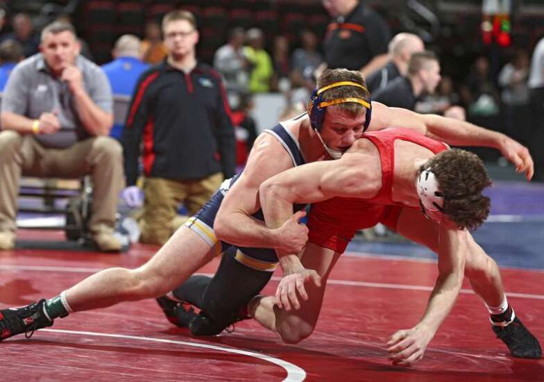 English Valleys' Zach Axmear moves closer to elusive state wrestling title