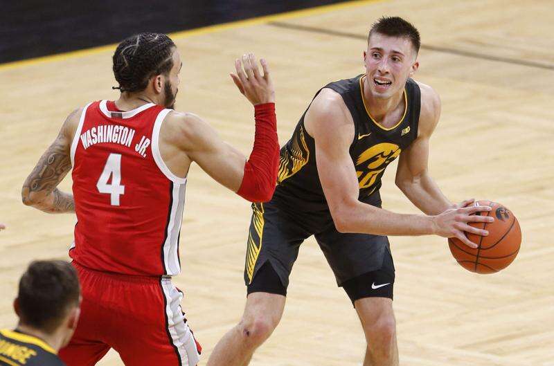 Iowa men's basketball doesn't close, on Ohio State shooters or the game itself