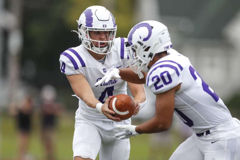 Lake Forest pulls away in second half to beat Cornell College, 41-10