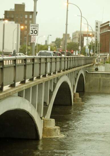 Cedar River recedes in Cedar Rapids after crest
