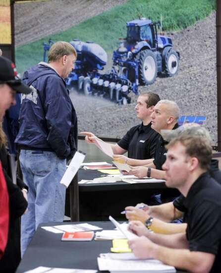 Kinze hiring for factory as equipment sales rise