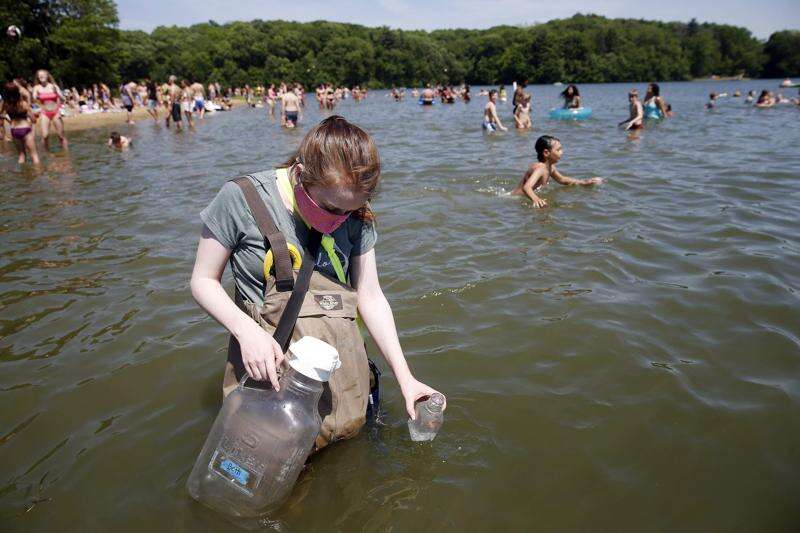 Voluntary measures may not be enough: Bacteria and algae plague Iowa beaches