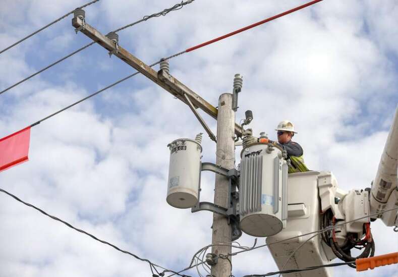 Alliant, Decorah residents battle over power control