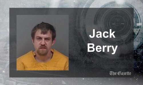 Cedar Rapids man arrested after pursuit in Linn, Jones counties