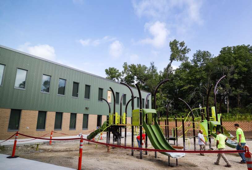 Cedar Rapids’ new Maple Grove Elementary a ‘building full of rock stars’ 