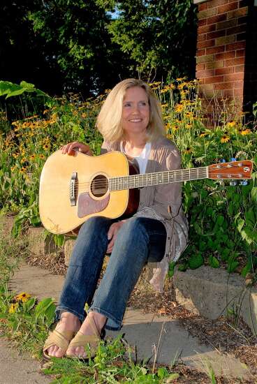 Iowa musician to lead songwriting workshop
