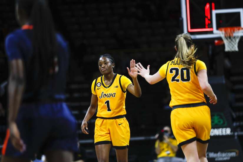 Iowa women’s basketball routs Illinois 82-56 for 5th straight win