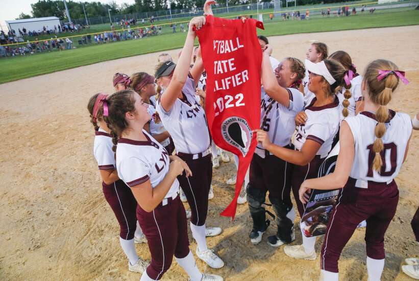 North Linn holds off Central City, returns to state softball tournament