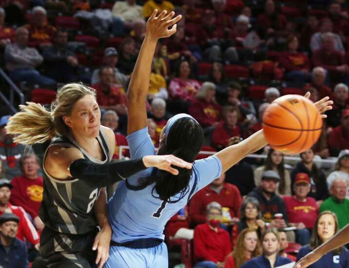 Efficient Ashley Joens paces No. 7 Iowa State in win over Columbia