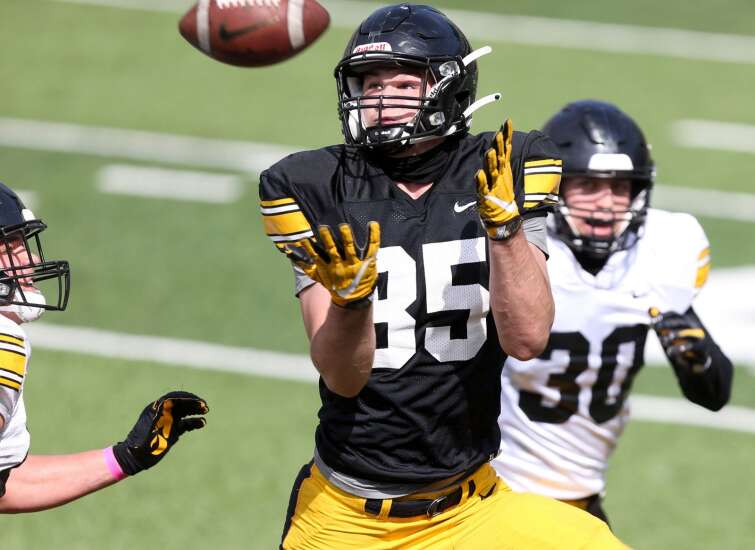 Son of an Ohio State legend, Luke Lachey finding his way at tight end for Iowa Hawkeyes