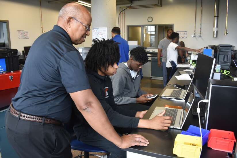 ISU-John Deere program prepares student apprentices for workforce 