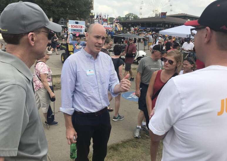 Scholten within striking distance of King, poll says