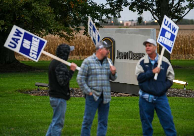 UAW wants picketing restrictions lifted outside Deere plant