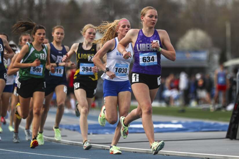 Ashlyn Keeney fades, then surges and finishes 8th in Drake Relays 3,000